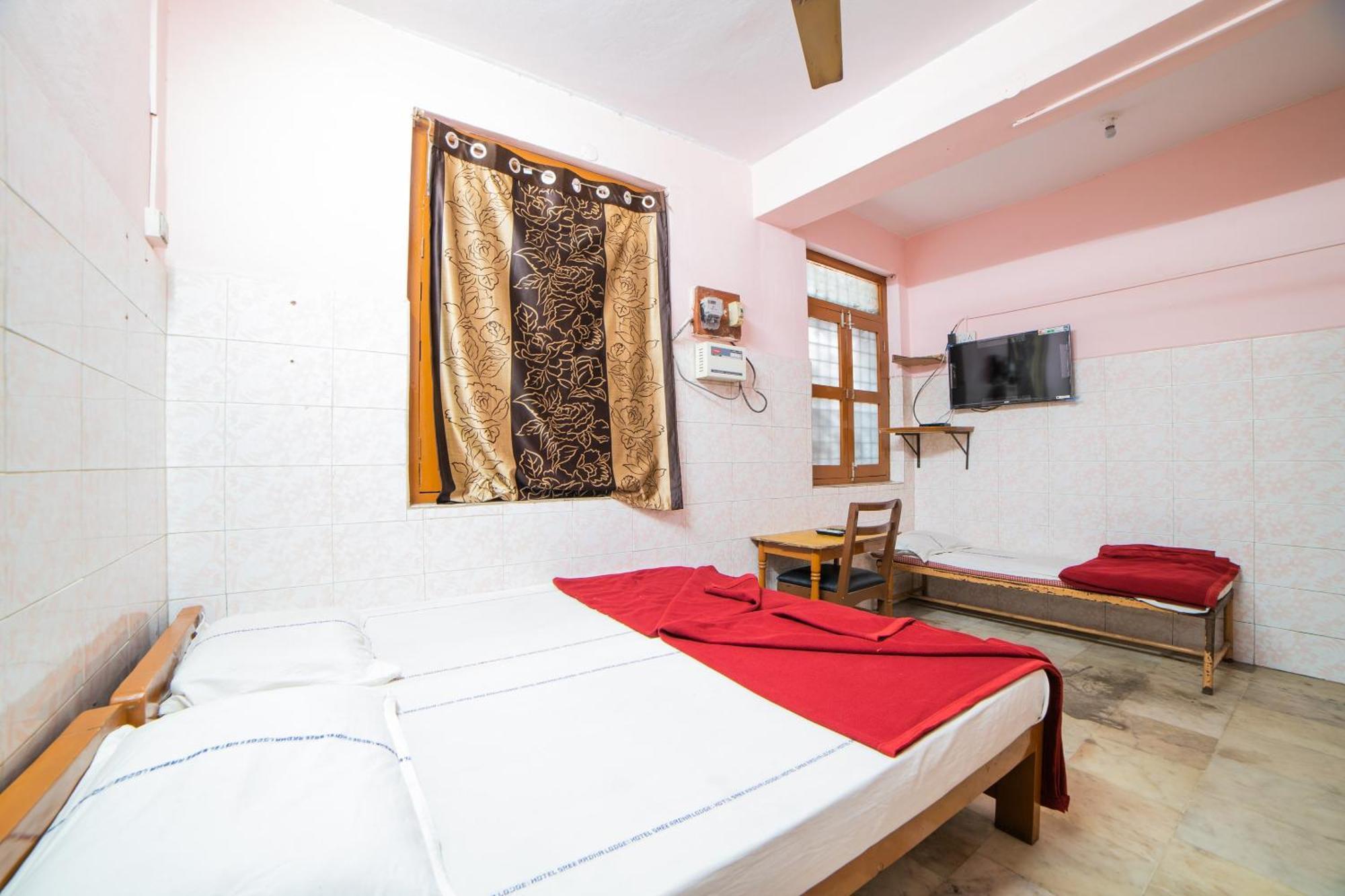 Hotel O Sree Radha Lodge Near Snow World Secunderabad Exterior photo